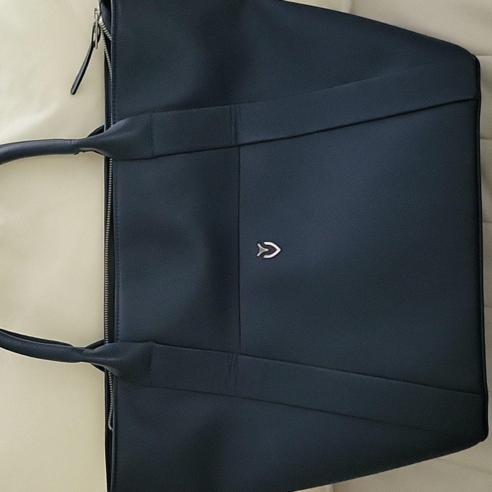 Vessel Signature 2.0 Tote Bag with zipper closure- Navy